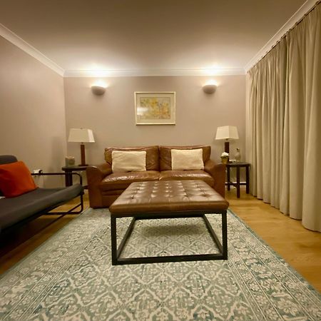 Modern Town House In Cotswolds - 3 Double Bedrooms 위트니 외부 사진