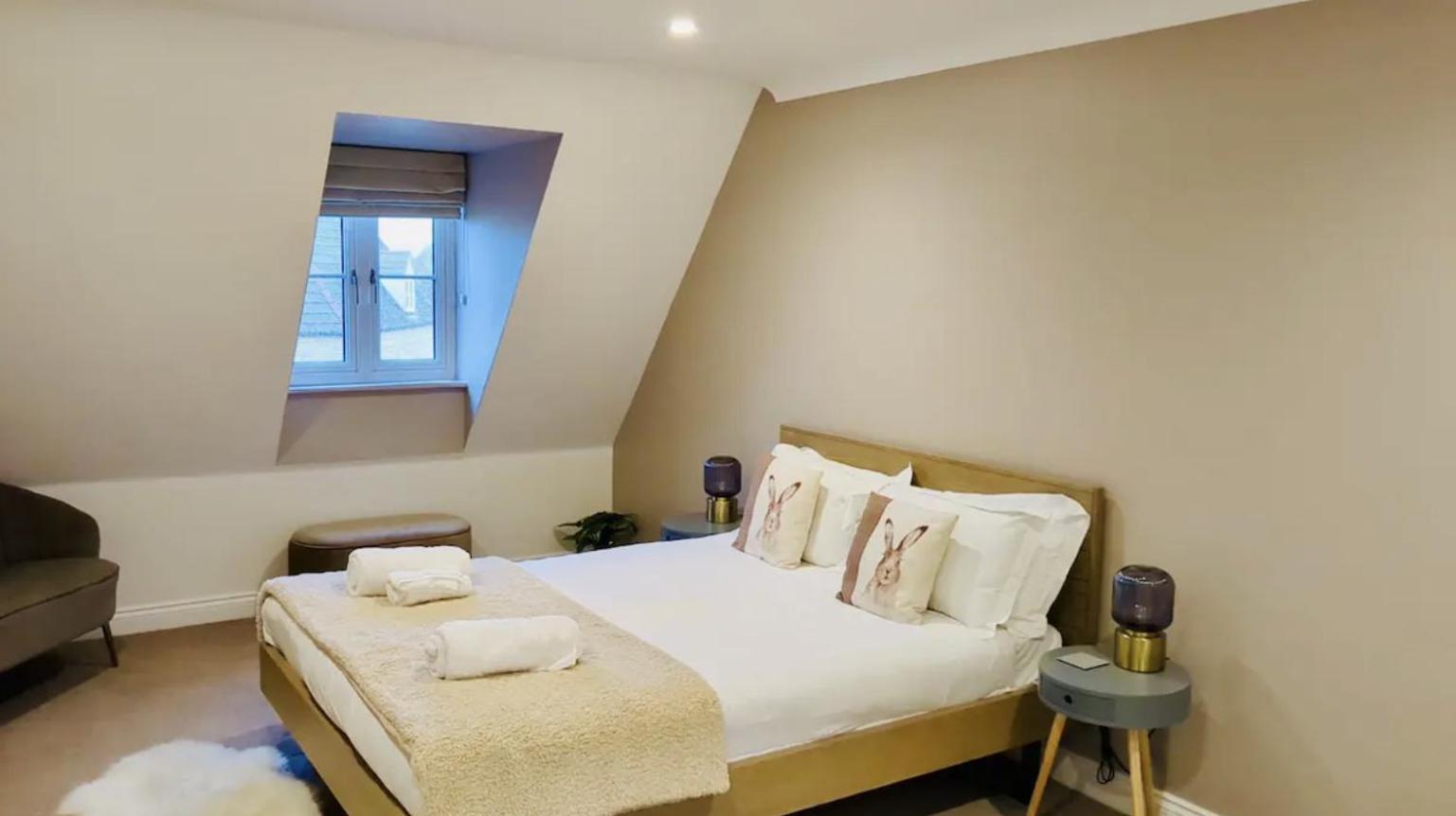 Modern Town House In Cotswolds - 3 Double Bedrooms 위트니 외부 사진