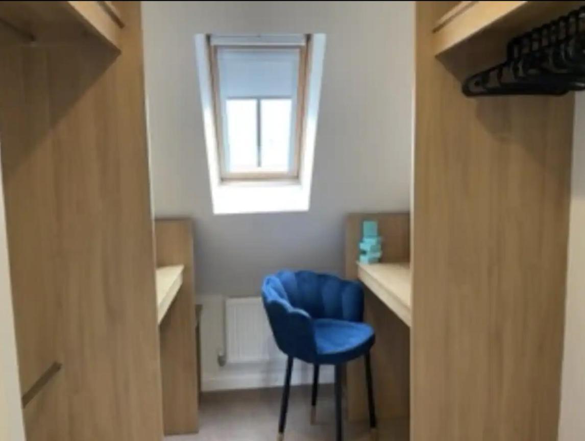 Modern Town House In Cotswolds - 3 Double Bedrooms 위트니 외부 사진