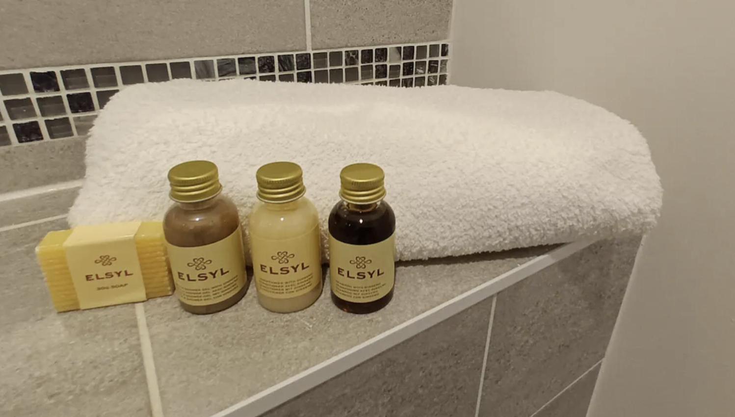 Modern Town House In Cotswolds - 3 Double Bedrooms 위트니 외부 사진